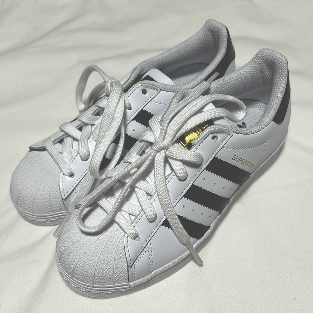 New Adidas Superstar boys size 4